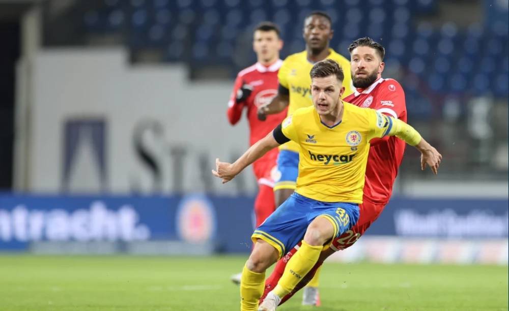 够连过强敌 够连过强敌